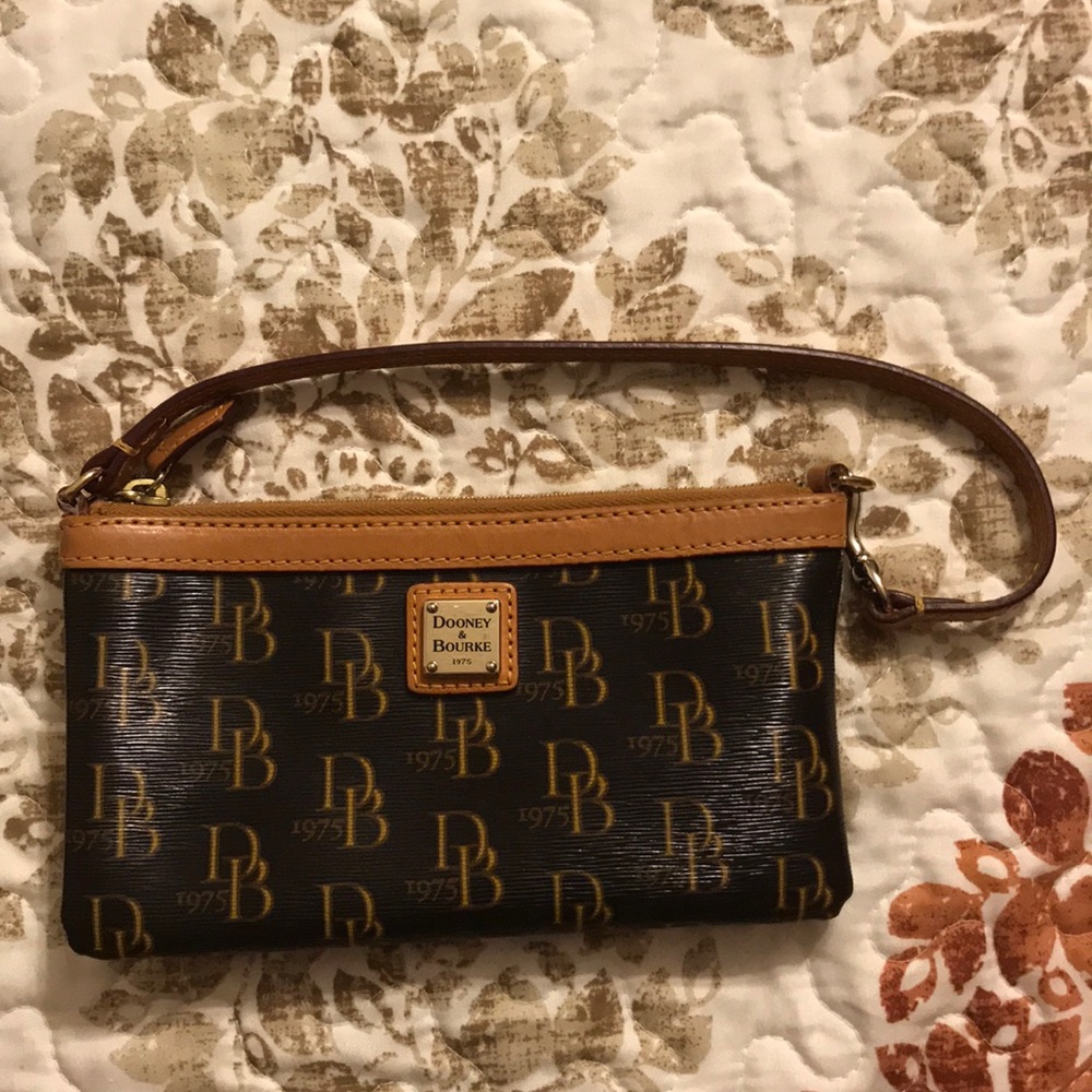 Dooney & Bourke clutch